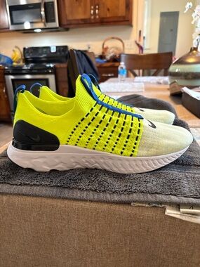 Nike Phantom React Flyknit Volt Blue Running Sneakers (Size 10.5)